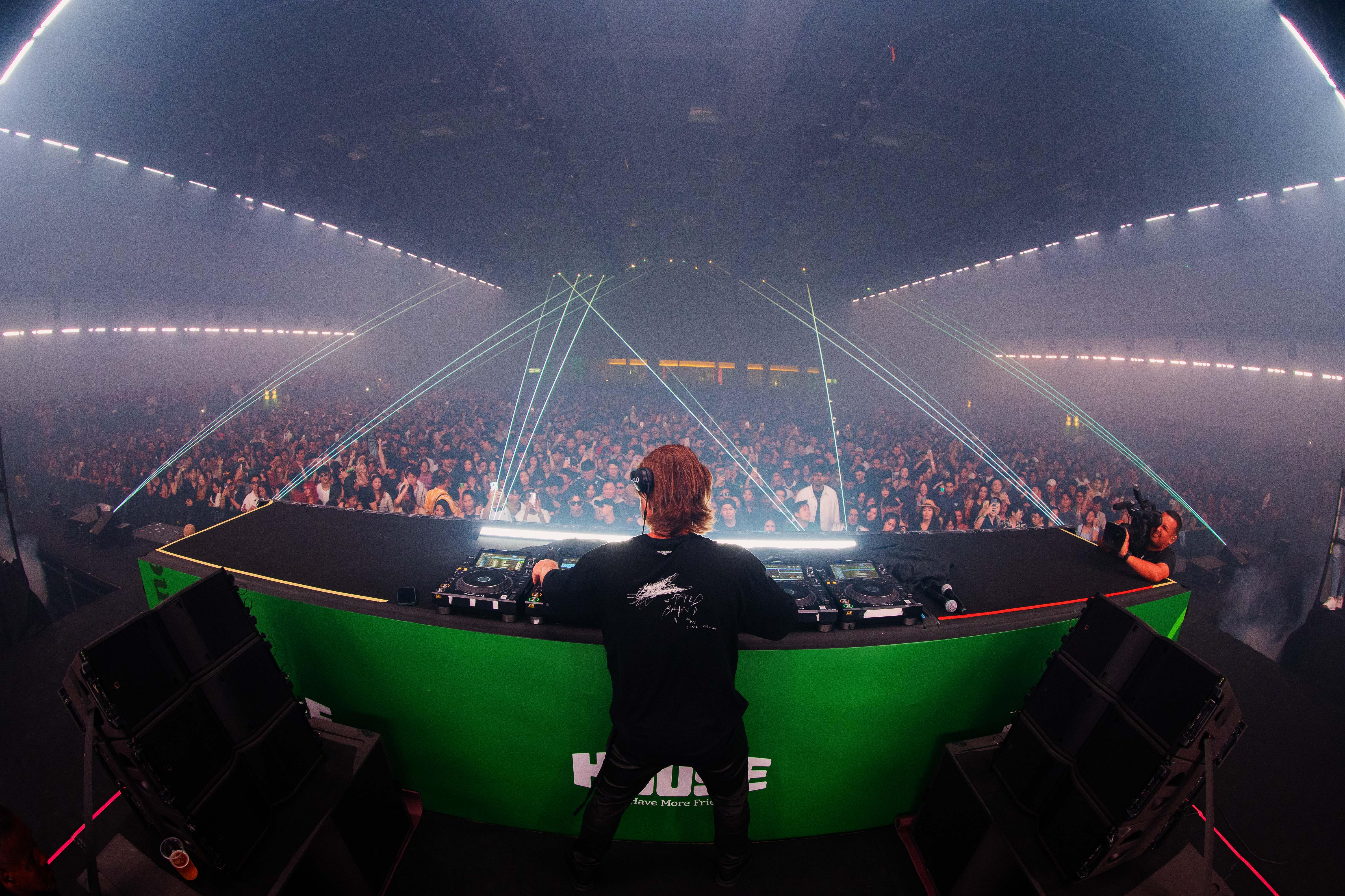 2_At Star Arena, Axwell headlined a night of festival-scale performances with iconic dance anthems and fan favourites, bringing fans together in celebration.