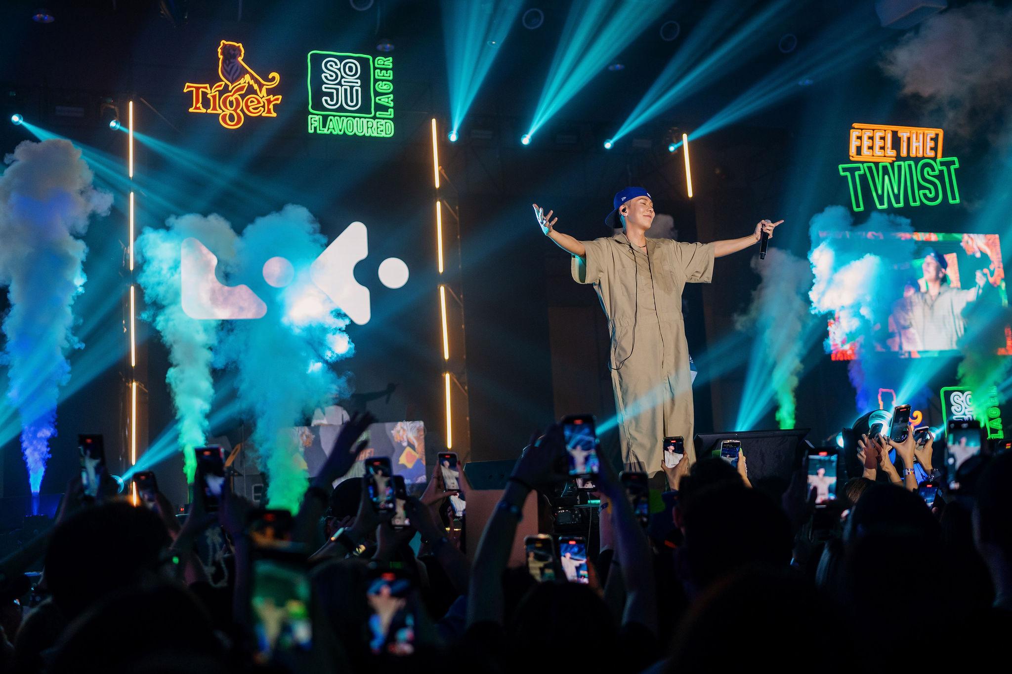 loco-performing-his-top-hits-for-local-fans-at-the-tiger-soju-flavoured-lager-launch-party2.JPG