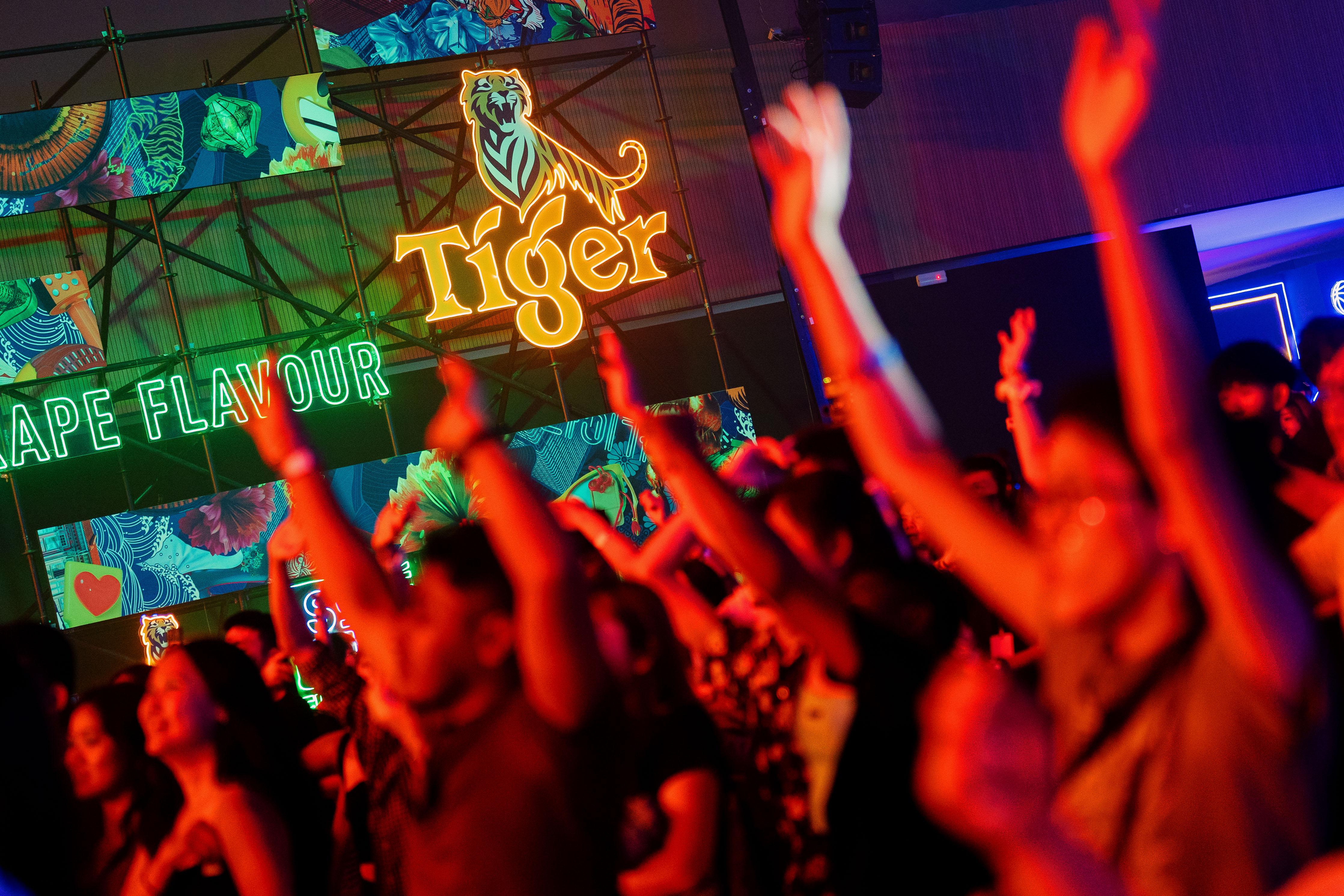 the-crowd-enjoying-themselves-at-the-tiger-soju-flavoured-lager-launch-party2.jpg
